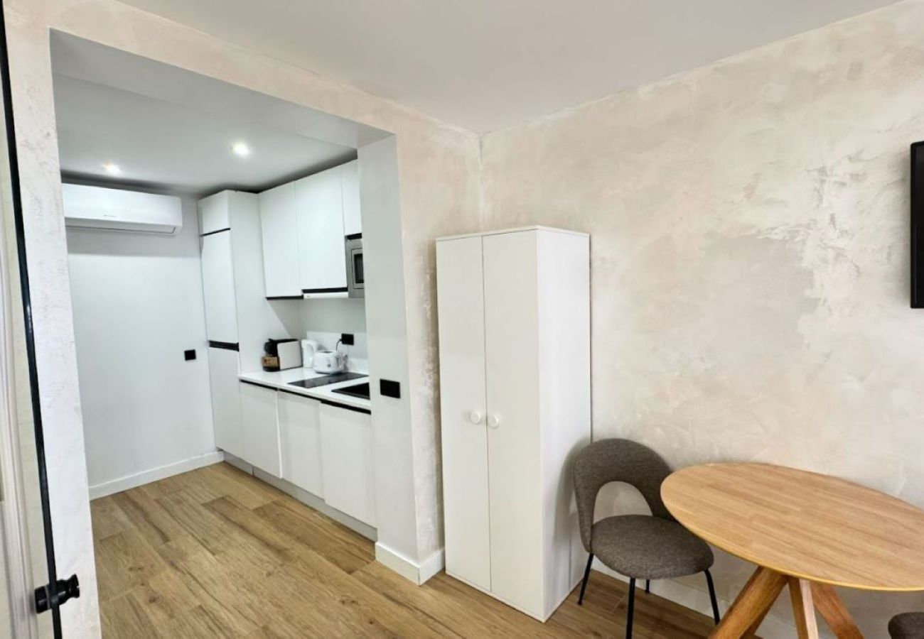 Studio in Madrid - NEW loft one step away from SOL (P1B)