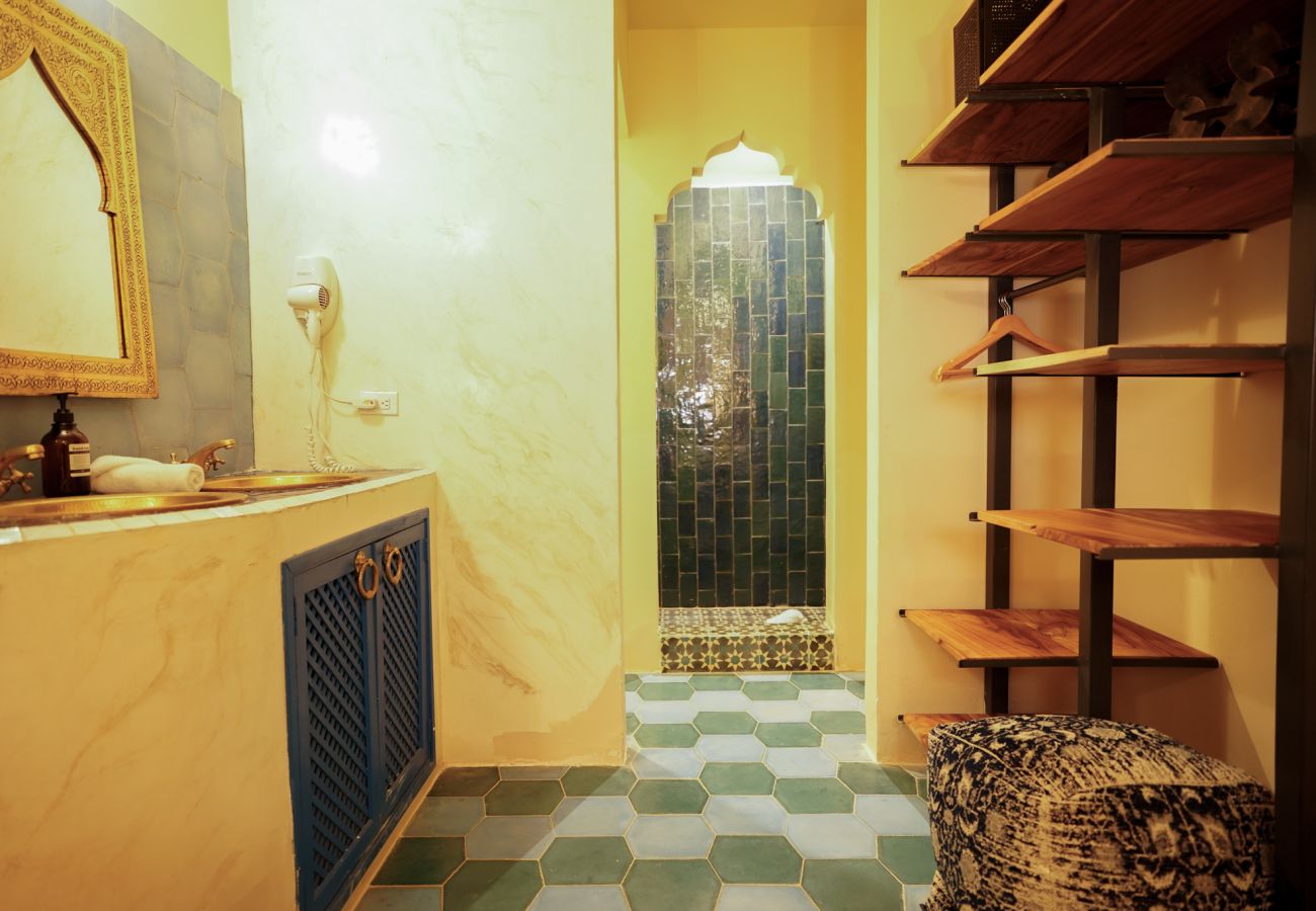 Rent by room in Ciudad de Panamá - Moroccan House - Private Pool - Location - Rooftop M1