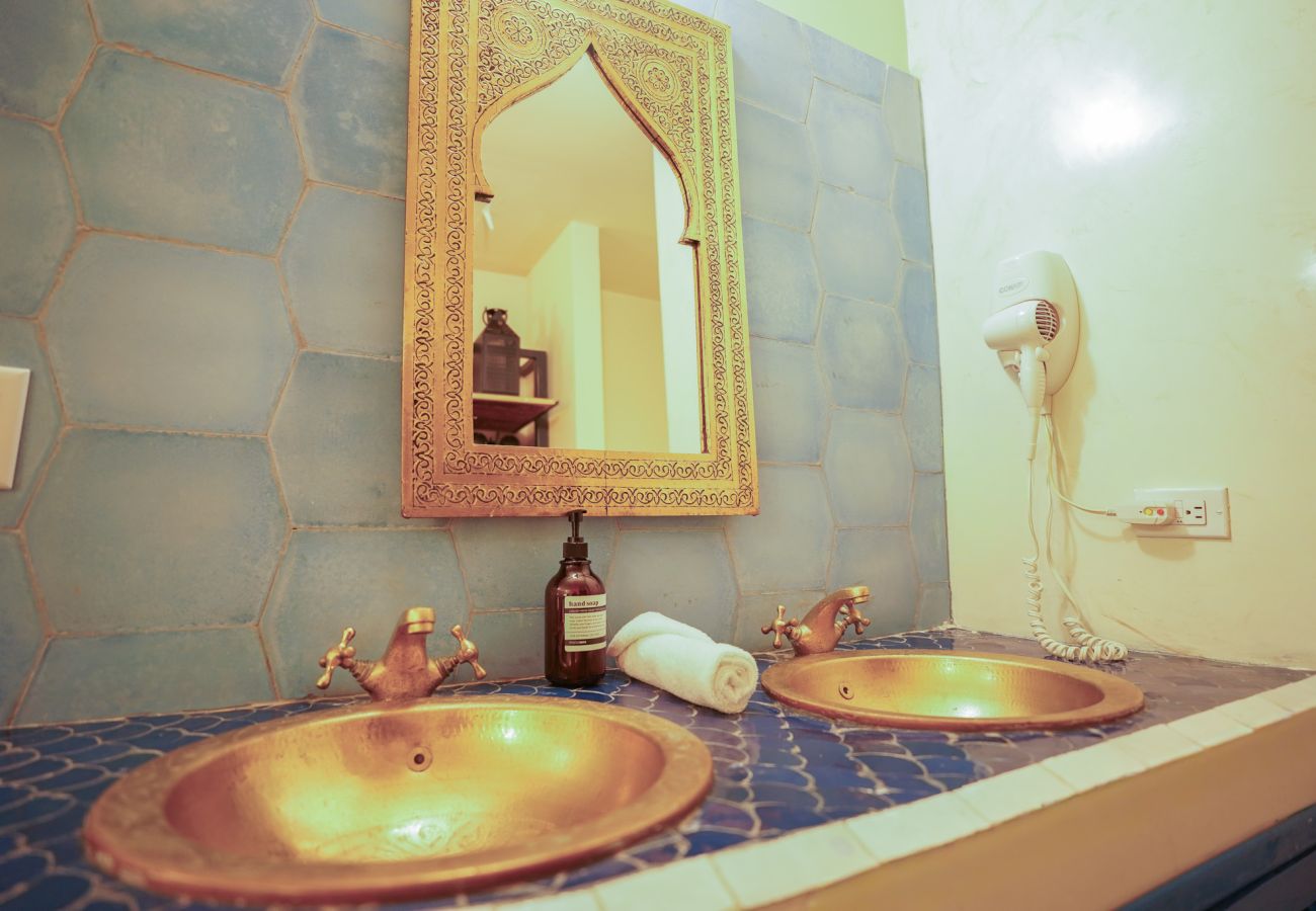 Rent by room in Ciudad de Panamá - Moroccan House - Private Pool - Location - Rooftop M1