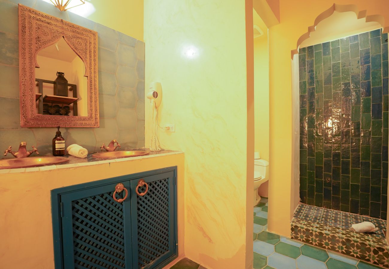 Rent by room in Ciudad de Panamá - Moroccan House - Private Pool - Location - Rooftop M1