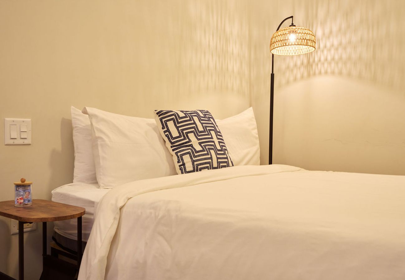 Studio in Ciudad de Panamá - 1BR Seaview and Beach Access F6