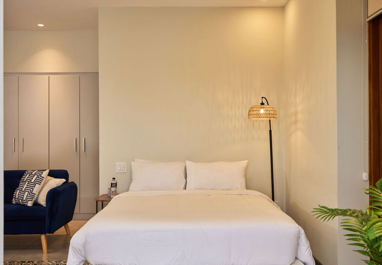 Studio in Ciudad de Panamá - 1BR Seaview and Beach Access F6