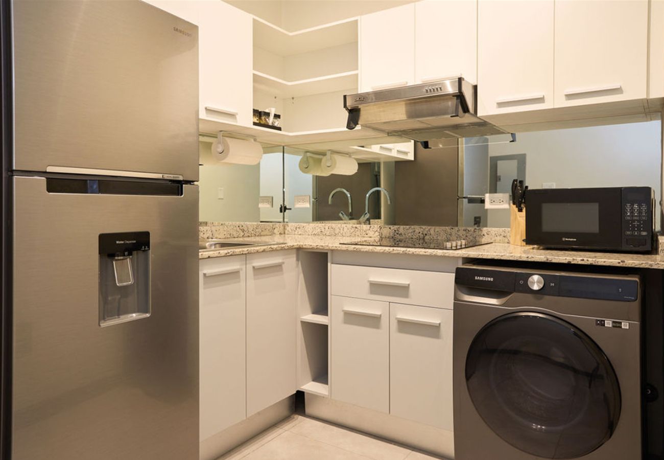 Studio in Ciudad de Panamá - 1BR Seaview and Beach Access F6