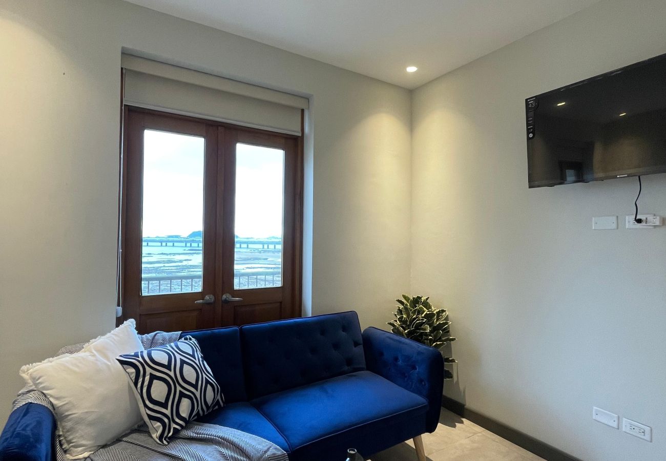 Studio in Ciudad de Panamá - 1BR Seaview and Beach Access F7