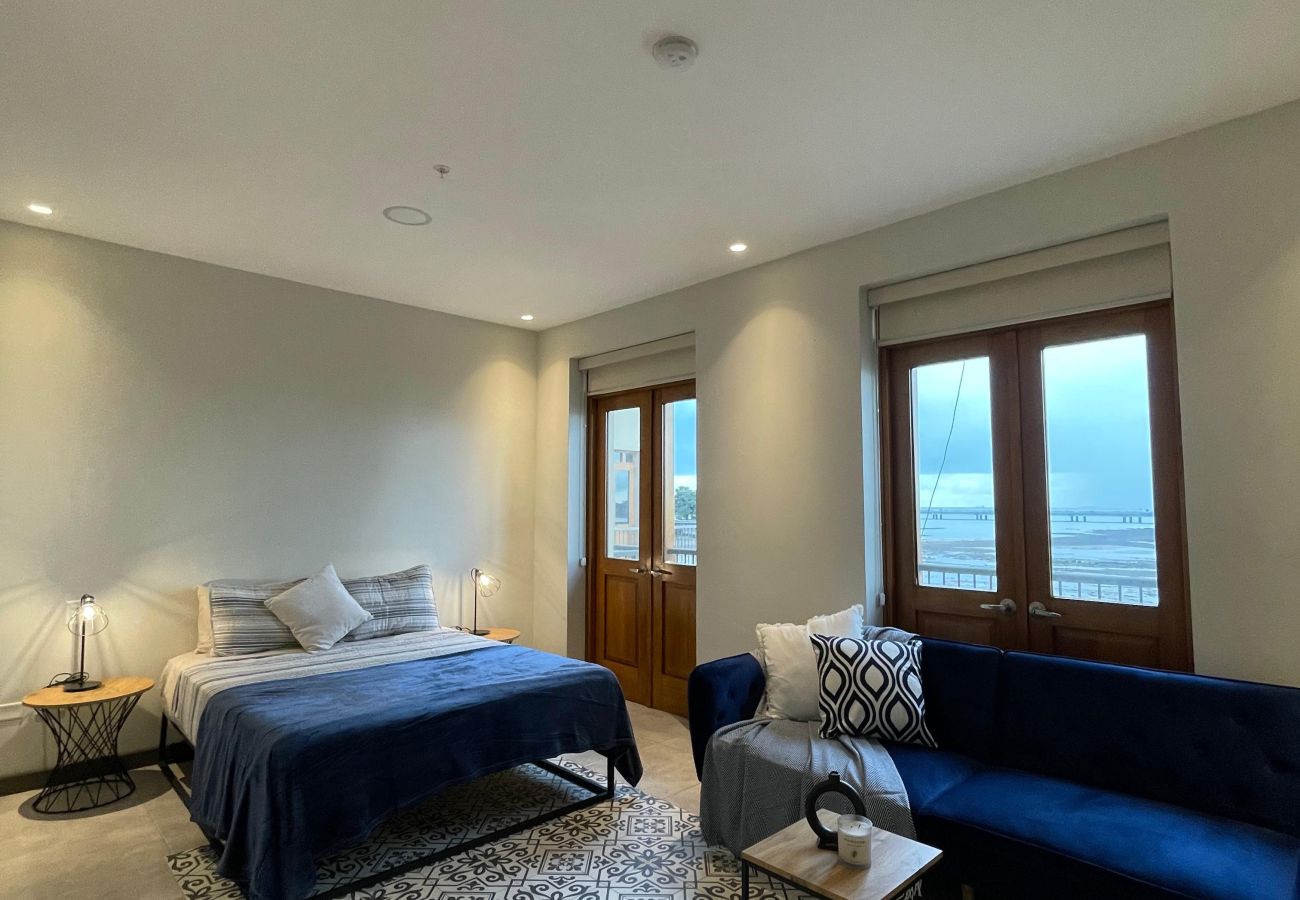 Studio in Ciudad de Panamá - 1BR Seaview and Beach Access F7