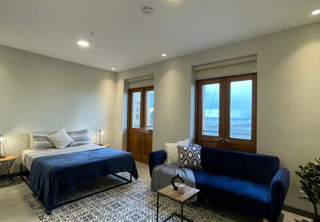 Studio in Ciudad de Panamá - 1BR Seaview and Beach Access F7