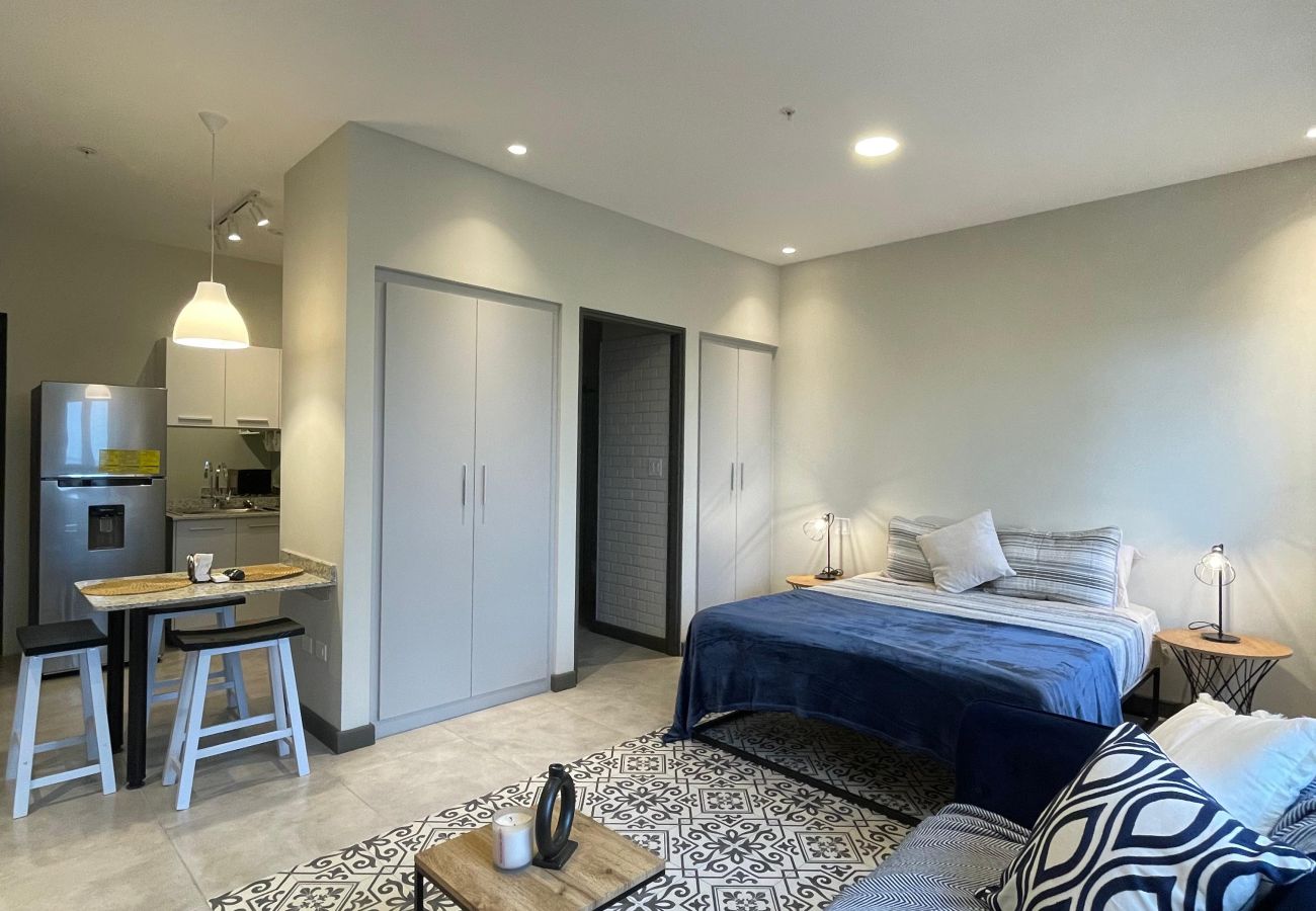 Studio in Ciudad de Panamá - 1BR Seaview and Beach Access F7
