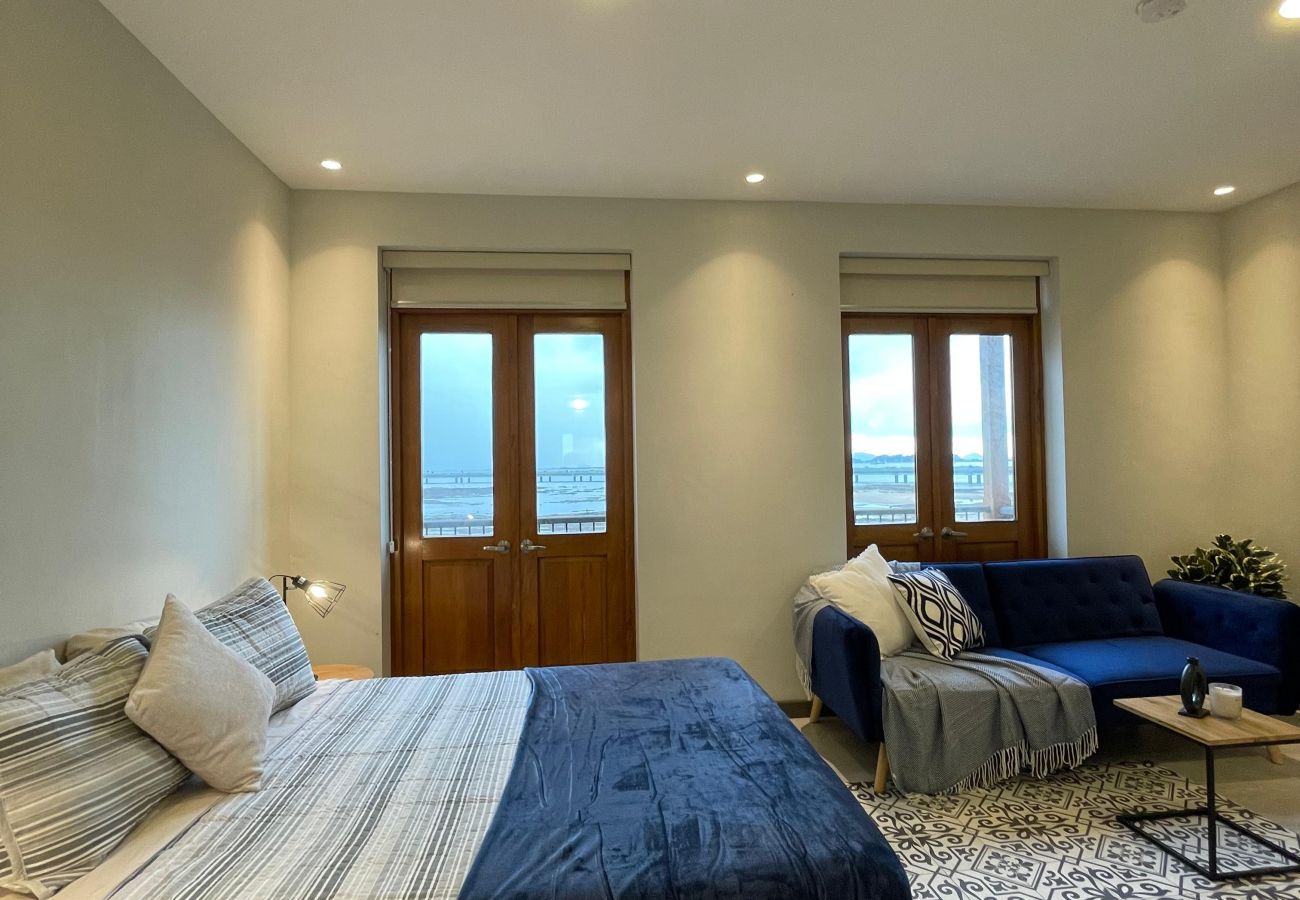 Studio in Ciudad de Panamá - 1BR Seaview and Beach Access F7