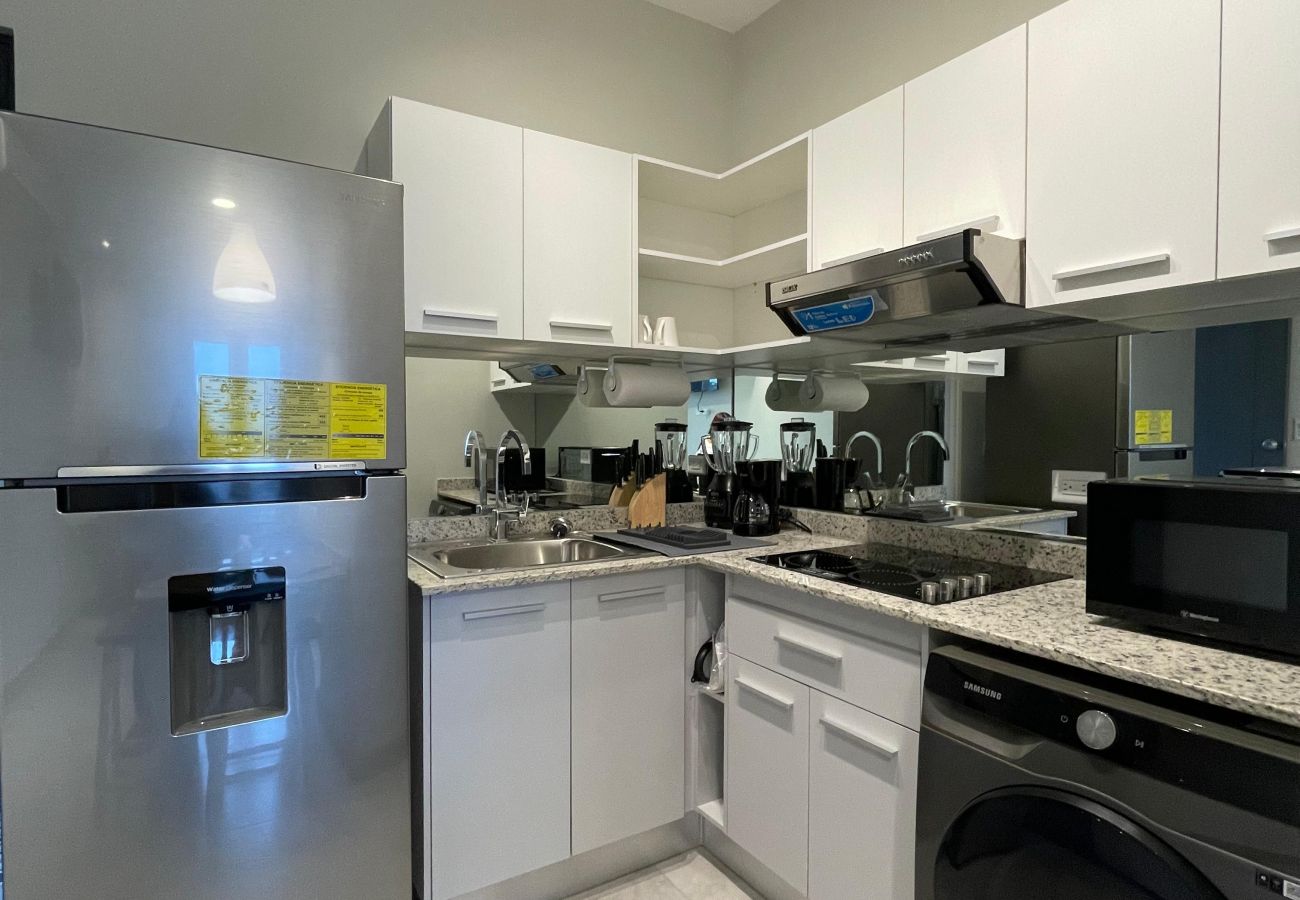 Studio in Ciudad de Panamá - 1BR Seaview and Beach Access F7