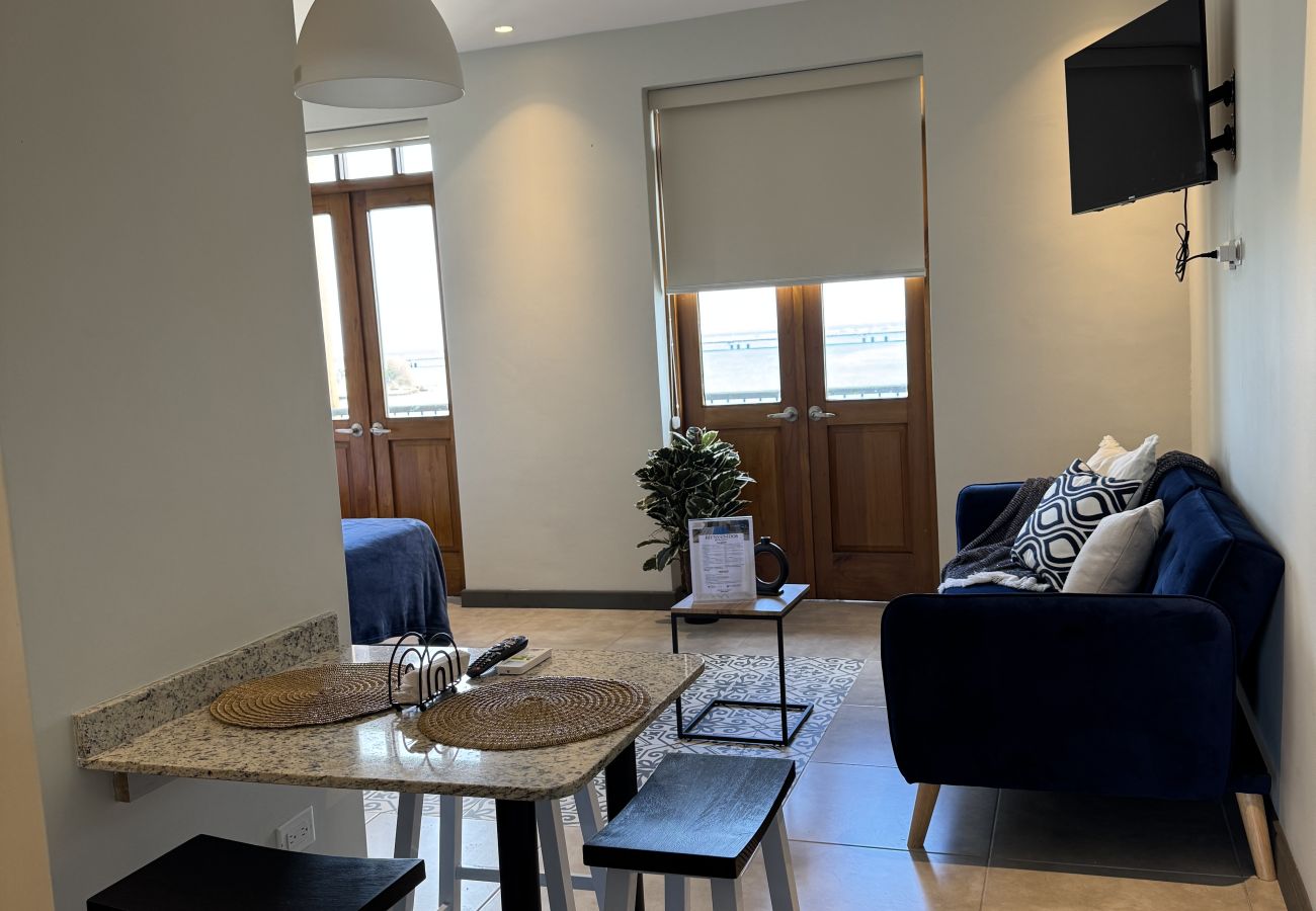 Studio in Ciudad de Panamá - 1BR Seaview and Beach Access F7