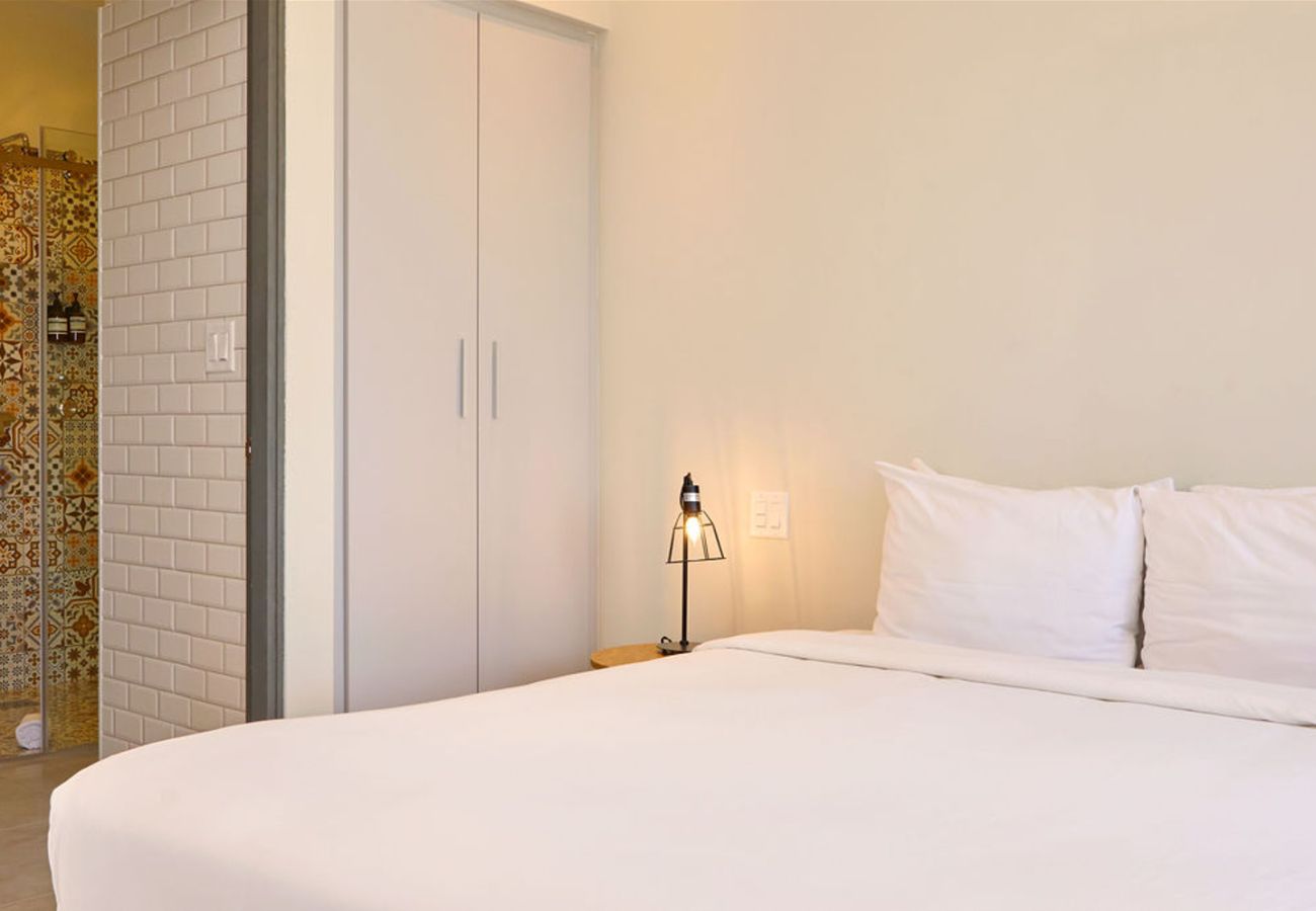Studio in Ciudad de Panamá - 1BR Seaview and Beach Access F7