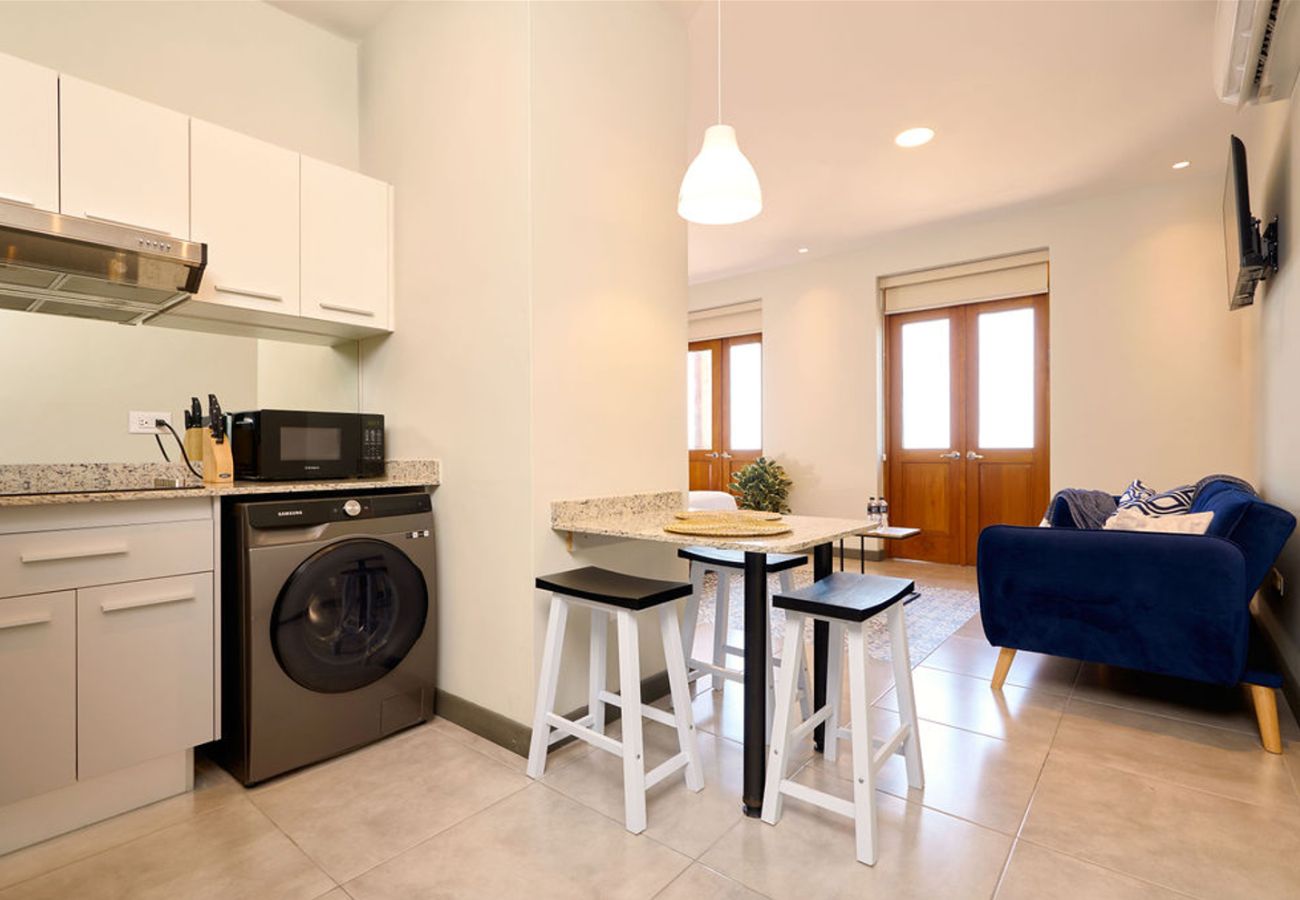 Studio in Ciudad de Panamá - 1BR Seaview and Beach Access F7