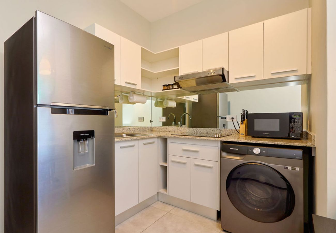 Studio in Ciudad de Panamá - 1BR Seaview and Beach Access F7
