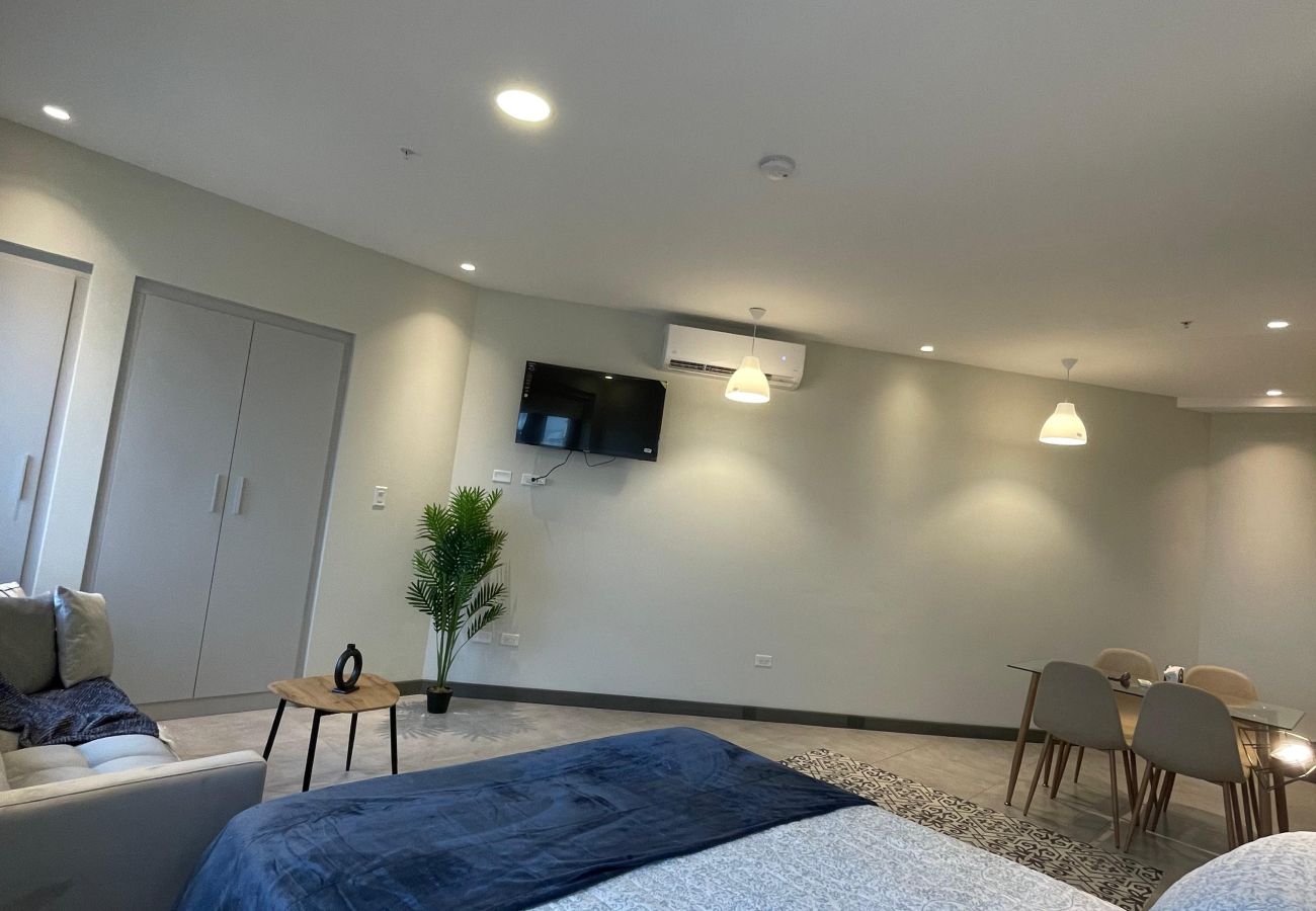 Studio in Ciudad de Panamá - 1BR Seaview and Beach Access F8