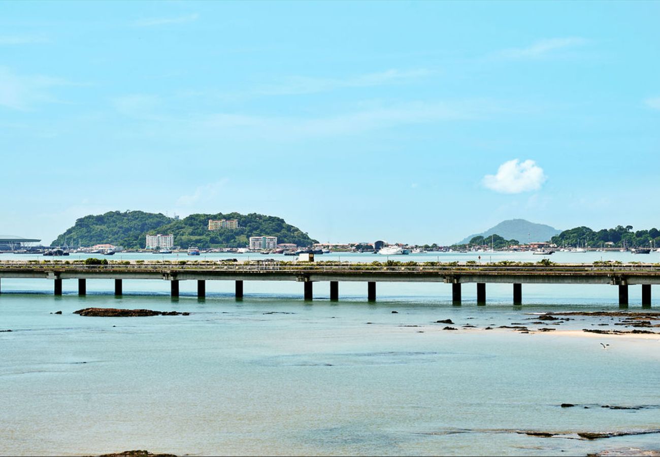 Apartment in Ciudad de Panamá - 1BR Seaview Beach Access F9