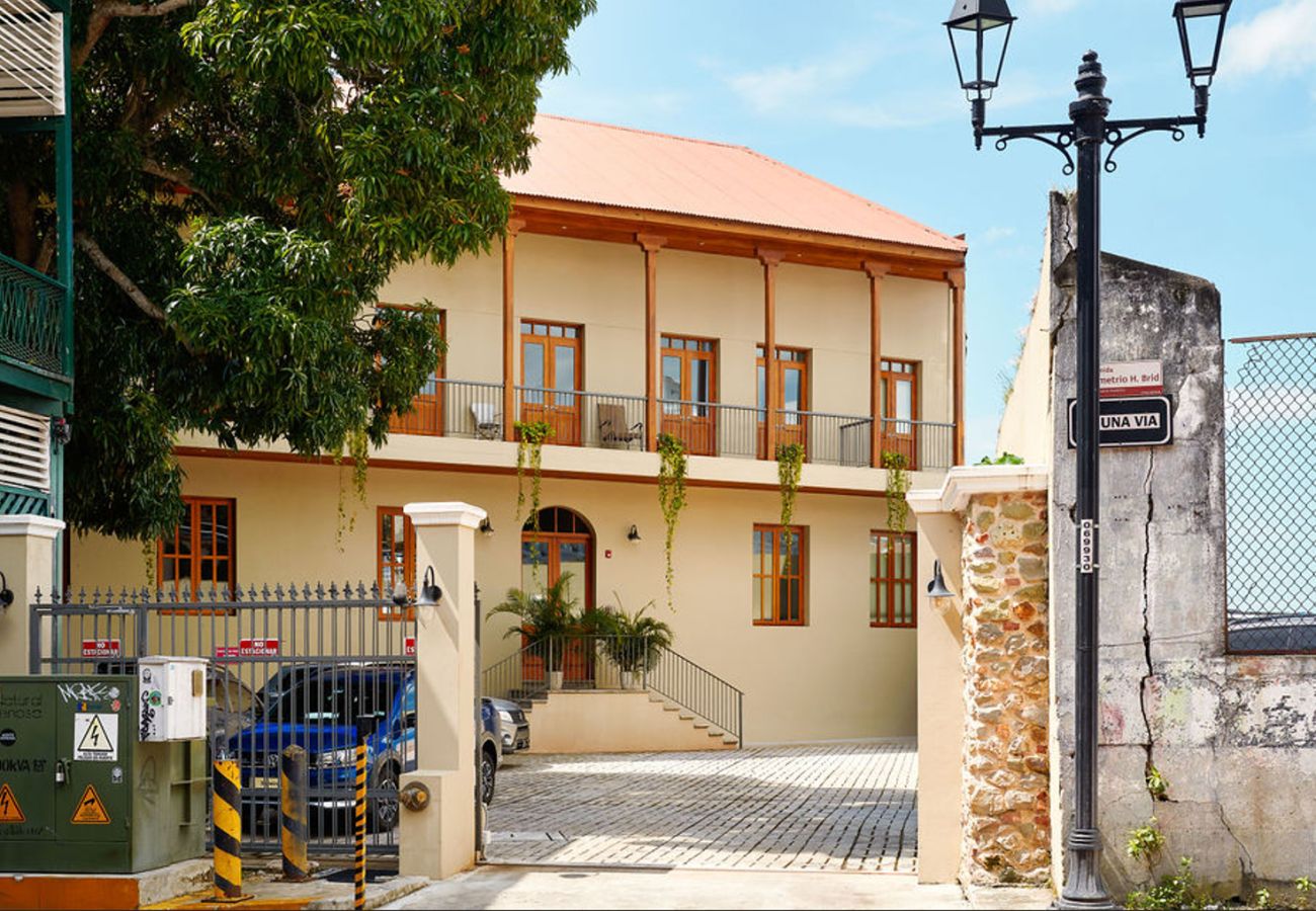 Apartment in Ciudad de Panamá - 1BR Seaview Beach Access F9