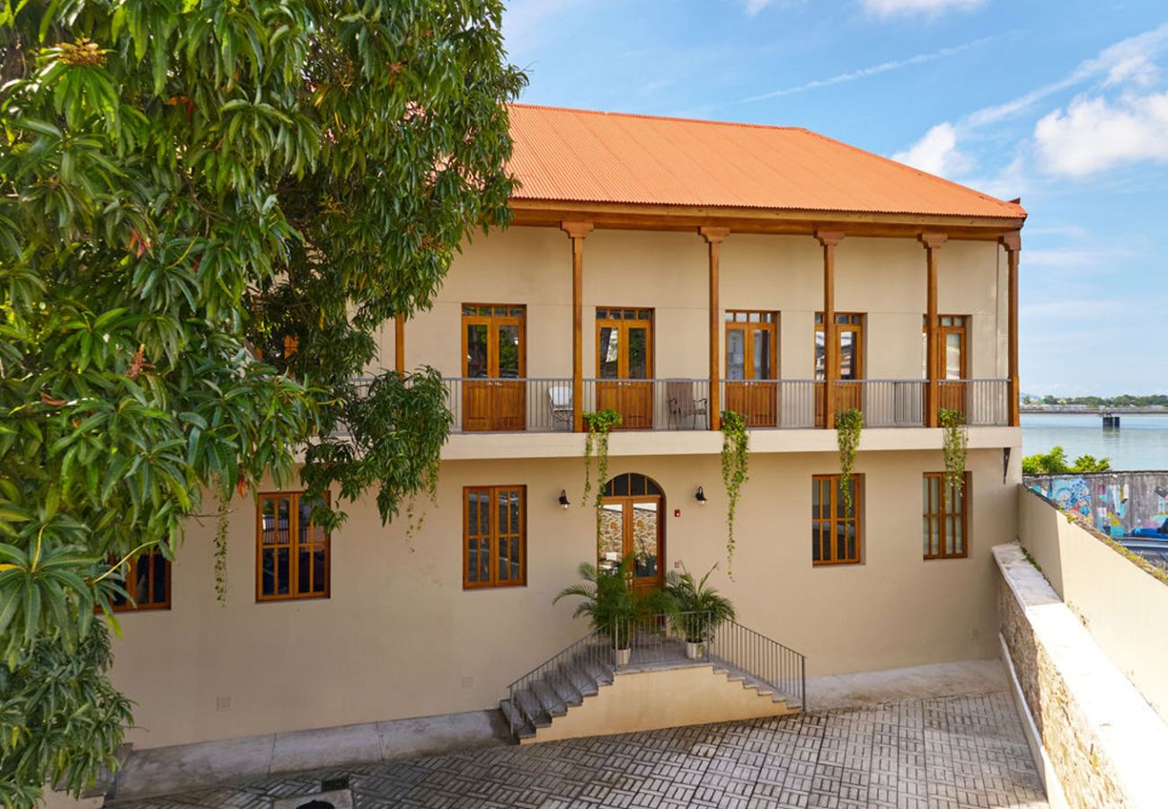 Apartment in Ciudad de Panamá - 1BR Seaview Beach Access F9