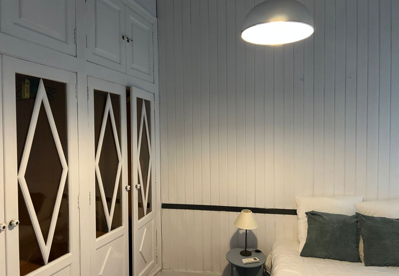 Aparthotel in Valencia / València - Amazing 2 bedroom Atic - C5