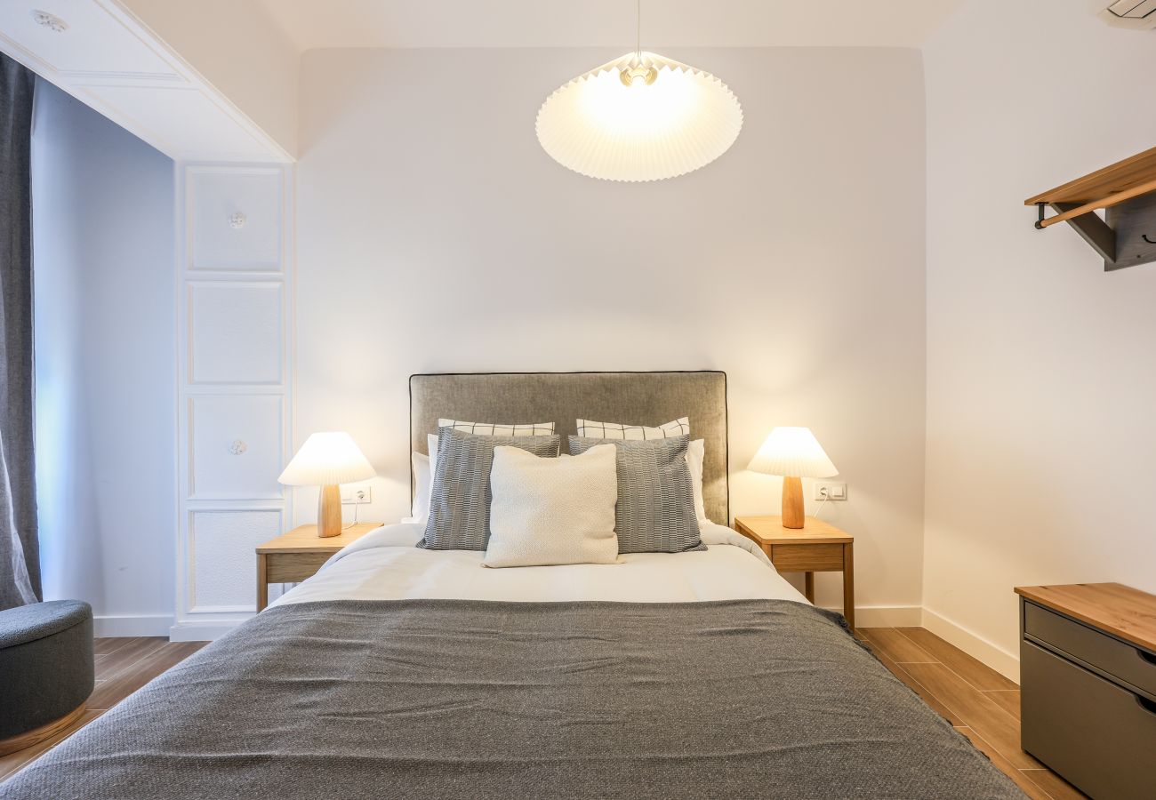 Aparthotel in Madrid - Lovely 2BR Center of Madrid E4A