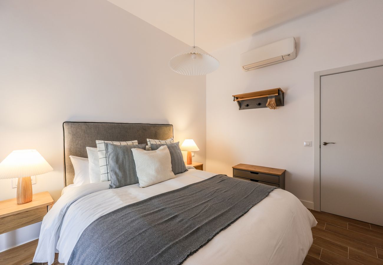 Aparthotel in Madrid - Lovely 2BR Center of Madrid E4A